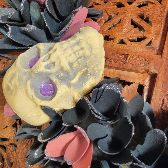 NWT Skull and Wood Flower Halloween Spooky Season Wreath - Picture 5 of 7